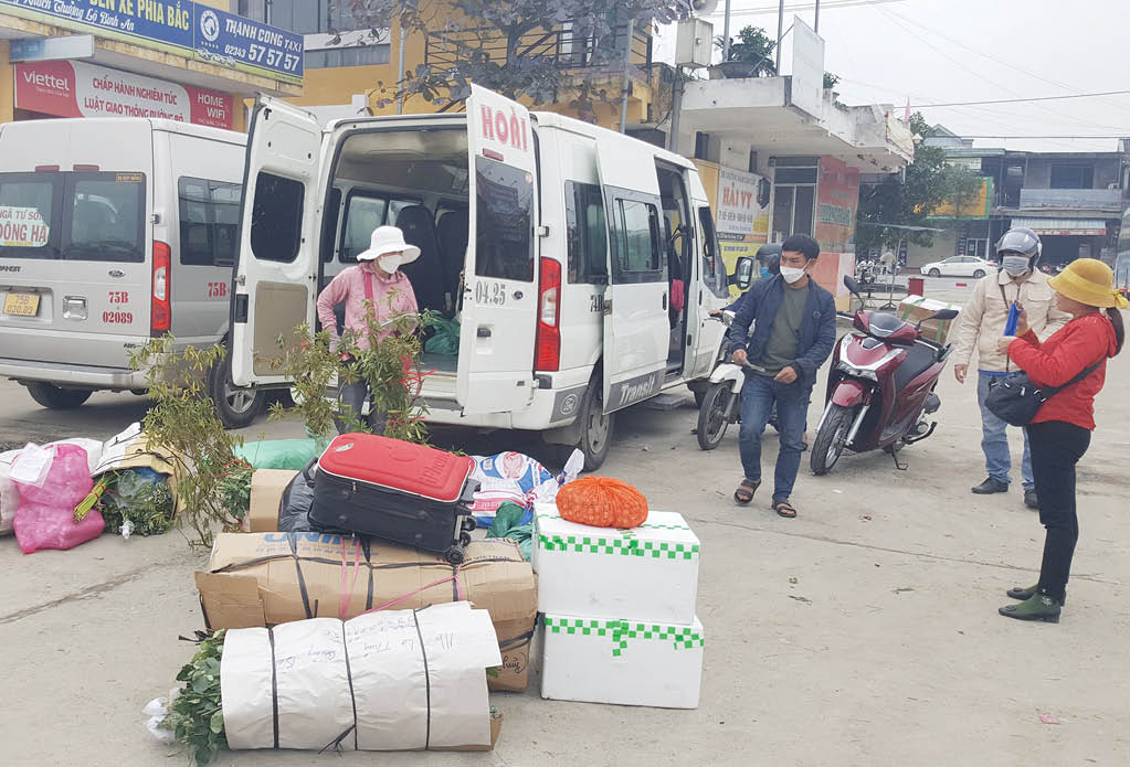 Khóa chặt việc hàng hóa ký gửi trên xe khách