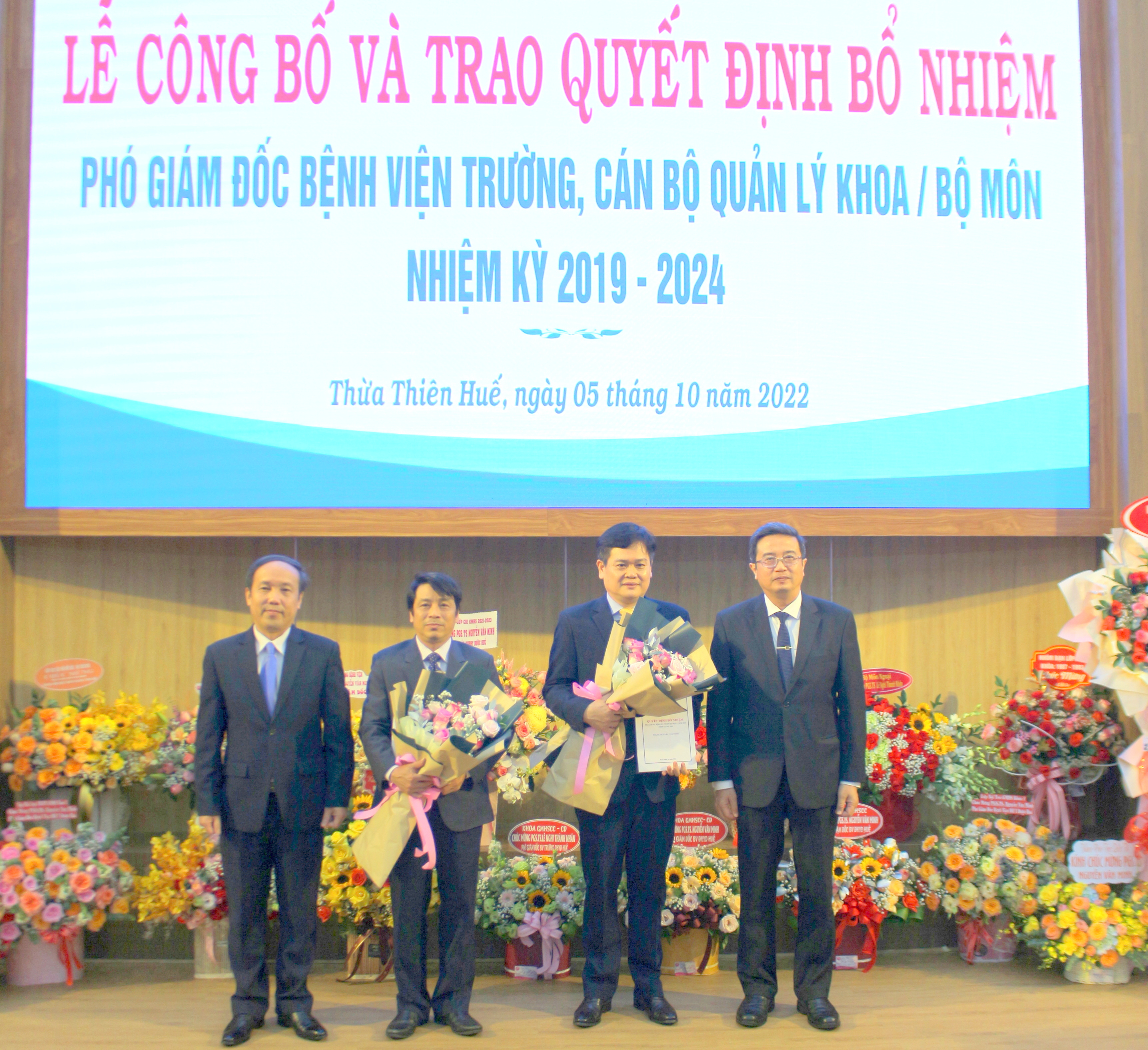 Bệnh viện Trường đại học Y - Dược Huế có hai phó giám đốc mới