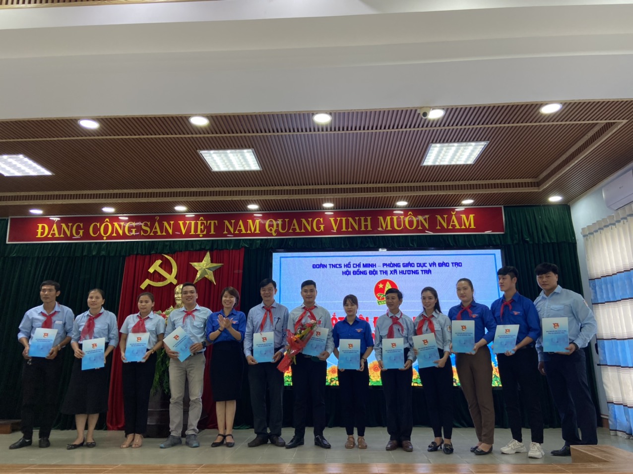 Trên 600 triệu đồng giúp 340 học sinh nghèo Hương Trà