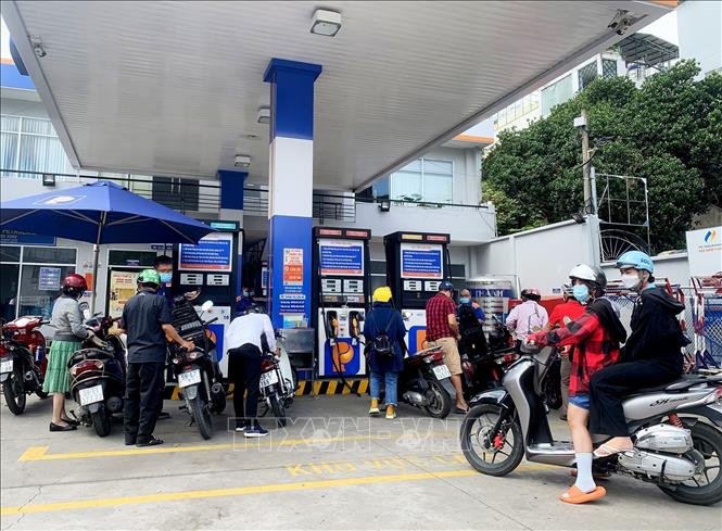 Sớm gỡ “rối” cho thị trường xăng dầu