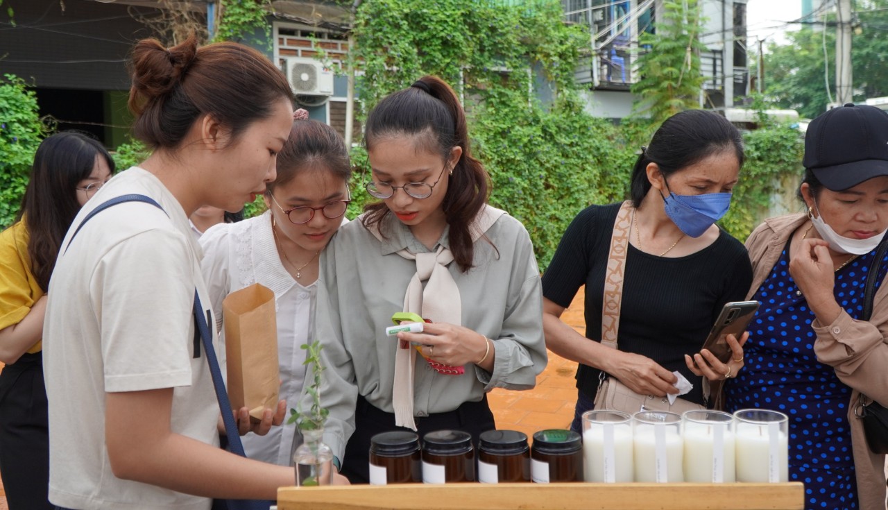 Huấn luyện chuyên sâu cho các cơ sở bán hàng trên sàn thương mại điện tử