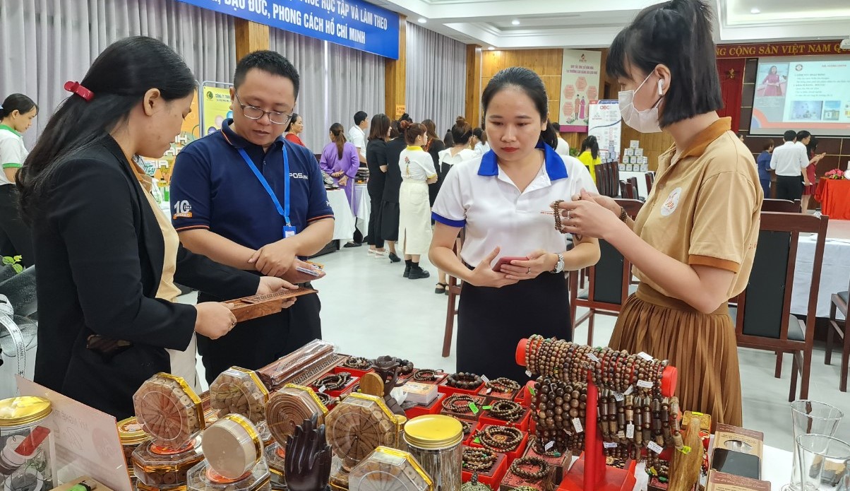 Giúp doanh nghiệp kết nối giao thương