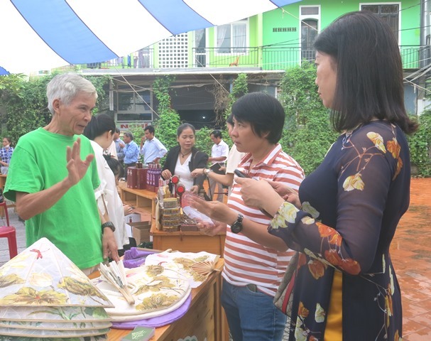 Raising the capacity of branding and sales for Hue traditional products