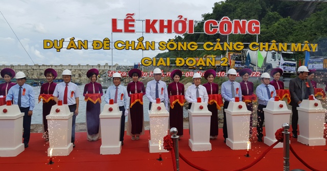 Khởi công dự án Đê chắn sóng cảng Chân Mây giai đoạn 2