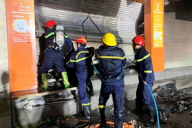 Cháy lớn cửa hàng điện lúc rạng sáng, thiệt hại nhiều tỷ đồng