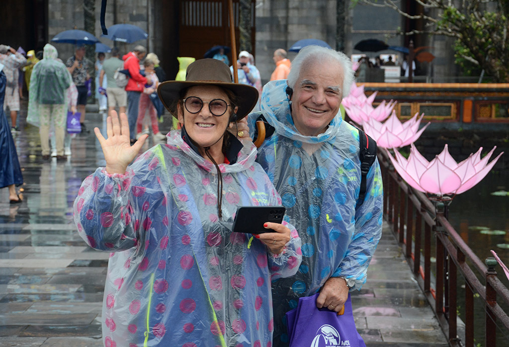 Nearly 100 cruise tourists coming to Hue Ancient Capital after nearly 3 years of interruption