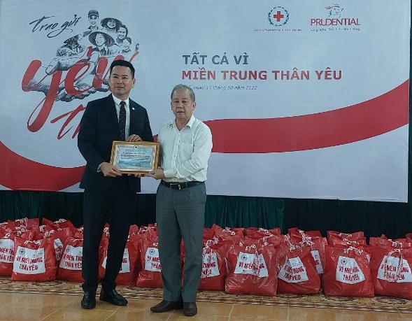 Trao tặng 200 suất quà tổng trị giá 80 triệu đồng