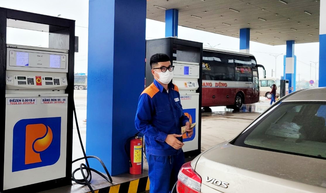 Giá xăng, dầu tăng trở lại sau 4 lần giảm liên tiếp