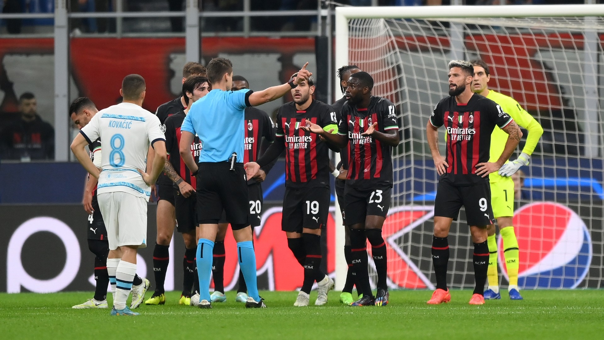 Người cũ “trả ơn”, Chelsea đánh sập San Siro