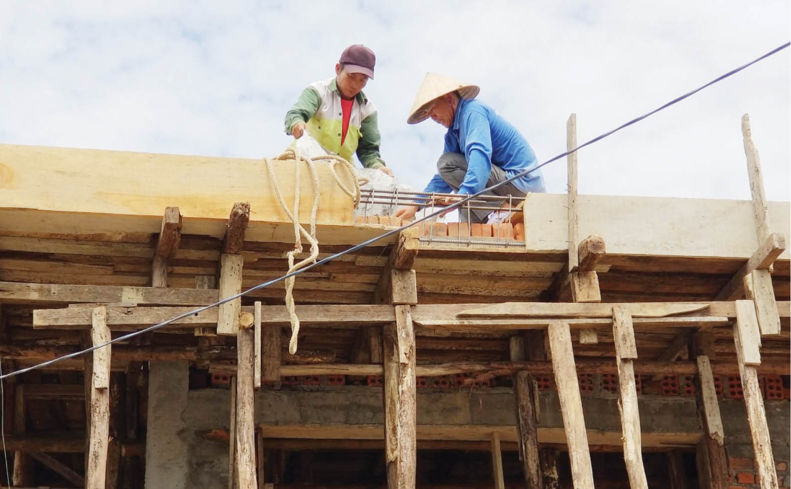 Gia cố, sửa chữa nhà cửa trước mùa mưa bão