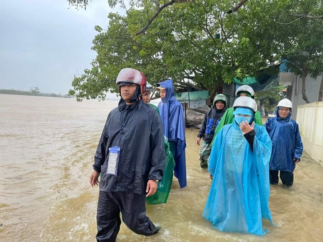 Mưa lũ làm sạt lở nhiều điểm tại phường Hương Xuân TX Hương Trà