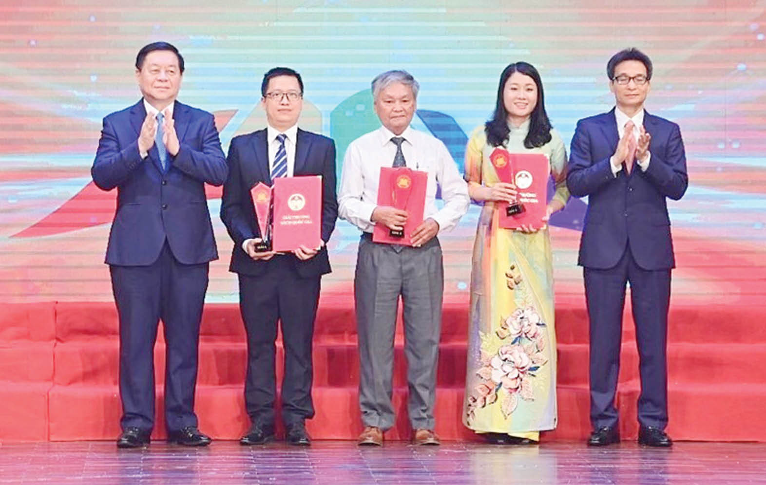 “Tôi không sống bằng nghề dịch, nhưng tâm huyết trong từng con chữ”