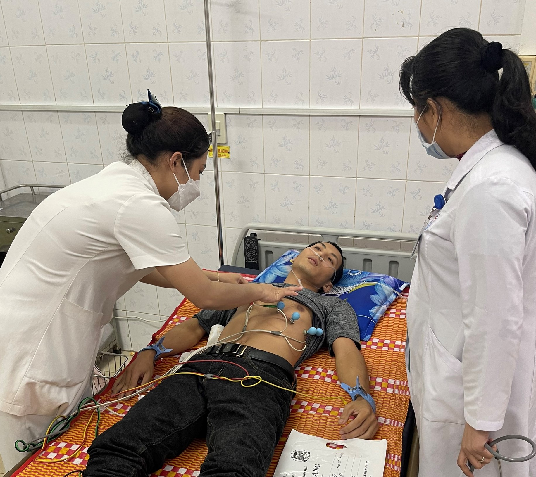 Bệnh nhân suy tim được cấp cứu kịp thời trong mưa lũ