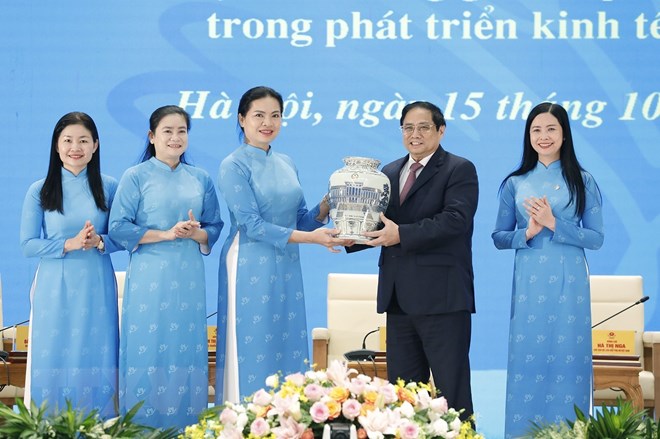 Thủ tướng Chính phủ Phạm Minh Chính đối thoại với phụ nữ Việt Nam
