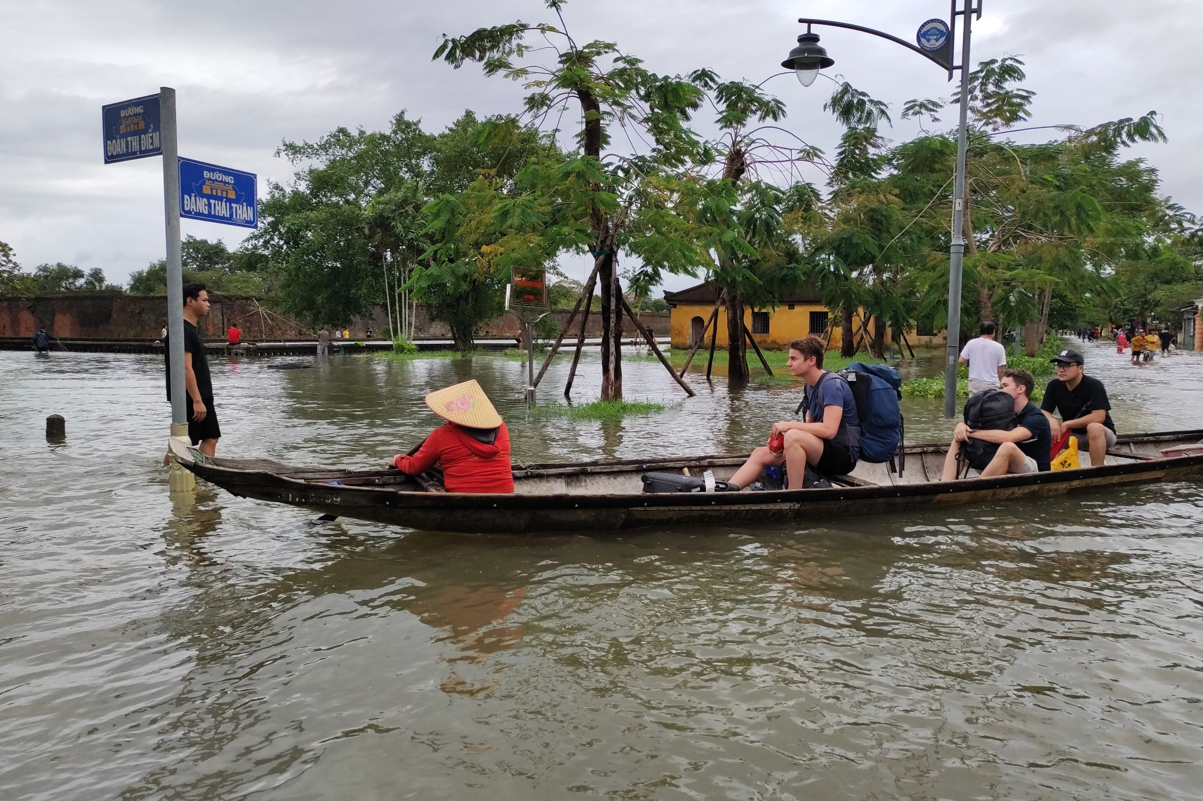 Trải nghiệm lũ đáng nhớ của du khách
