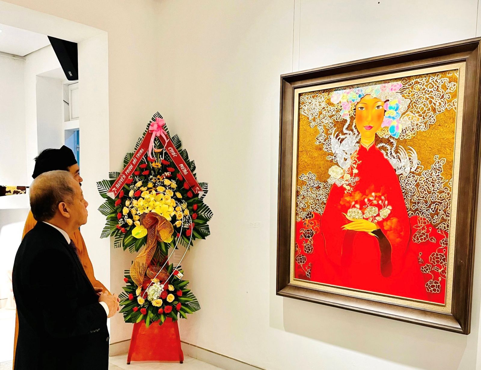 “The fragrance of time” honoring women and ao dai