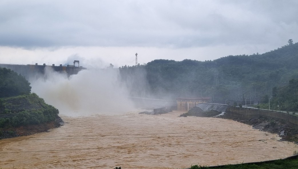 Hồ thủy điện, thủy lợi góp phần cắt giảm đỉnh lũ