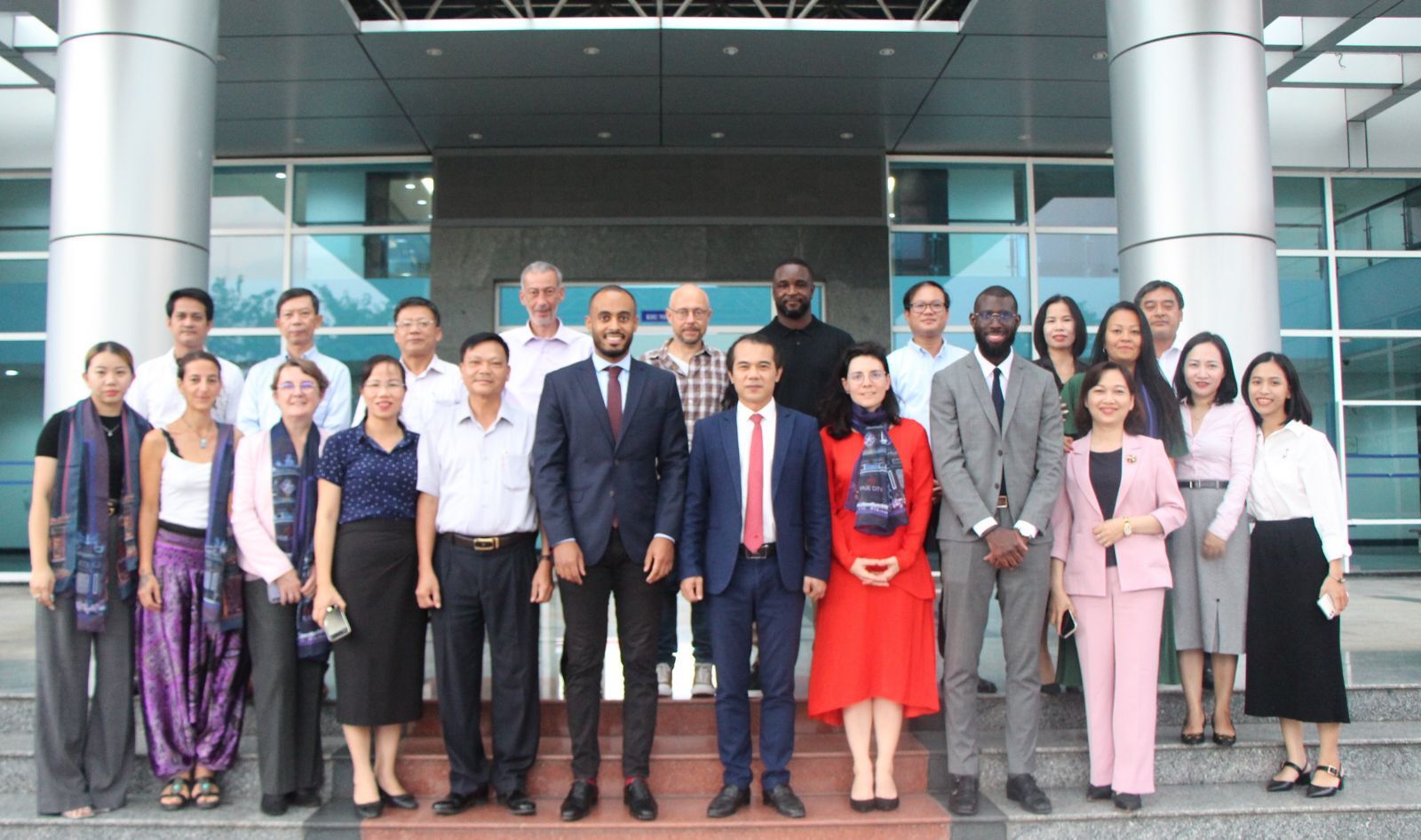 Promoting cultural exchange programs and festivals of Cergy and Hue cities