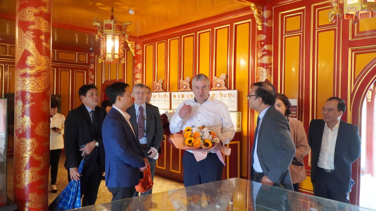 Chủ tịch UBND Nguyễn Văn Phương tiếp Bộ trưởng-Thủ hiến Chính phủ Cộng đồng người Bỉ nói tiếng Pháp