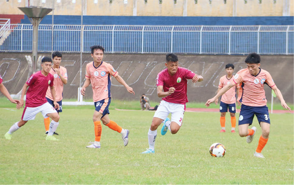 Bóng đá sinh viên thiếu môi trường cọ xát