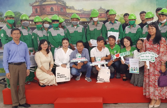 Tôn vinh Anh hùng giảm nhựa
