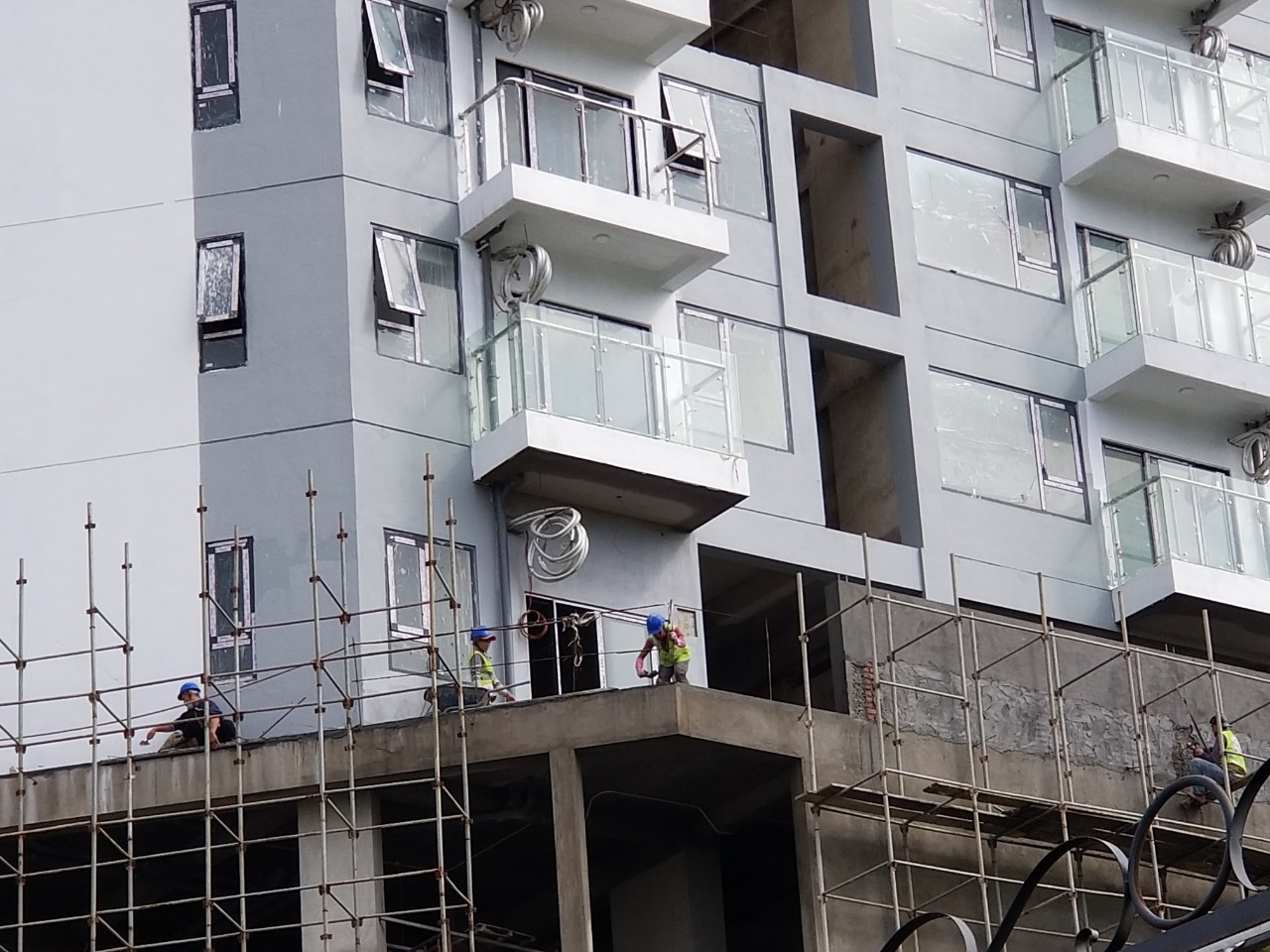 Đủ điều kiện bán nhà ở hình thành trong tương lai 2 dự án