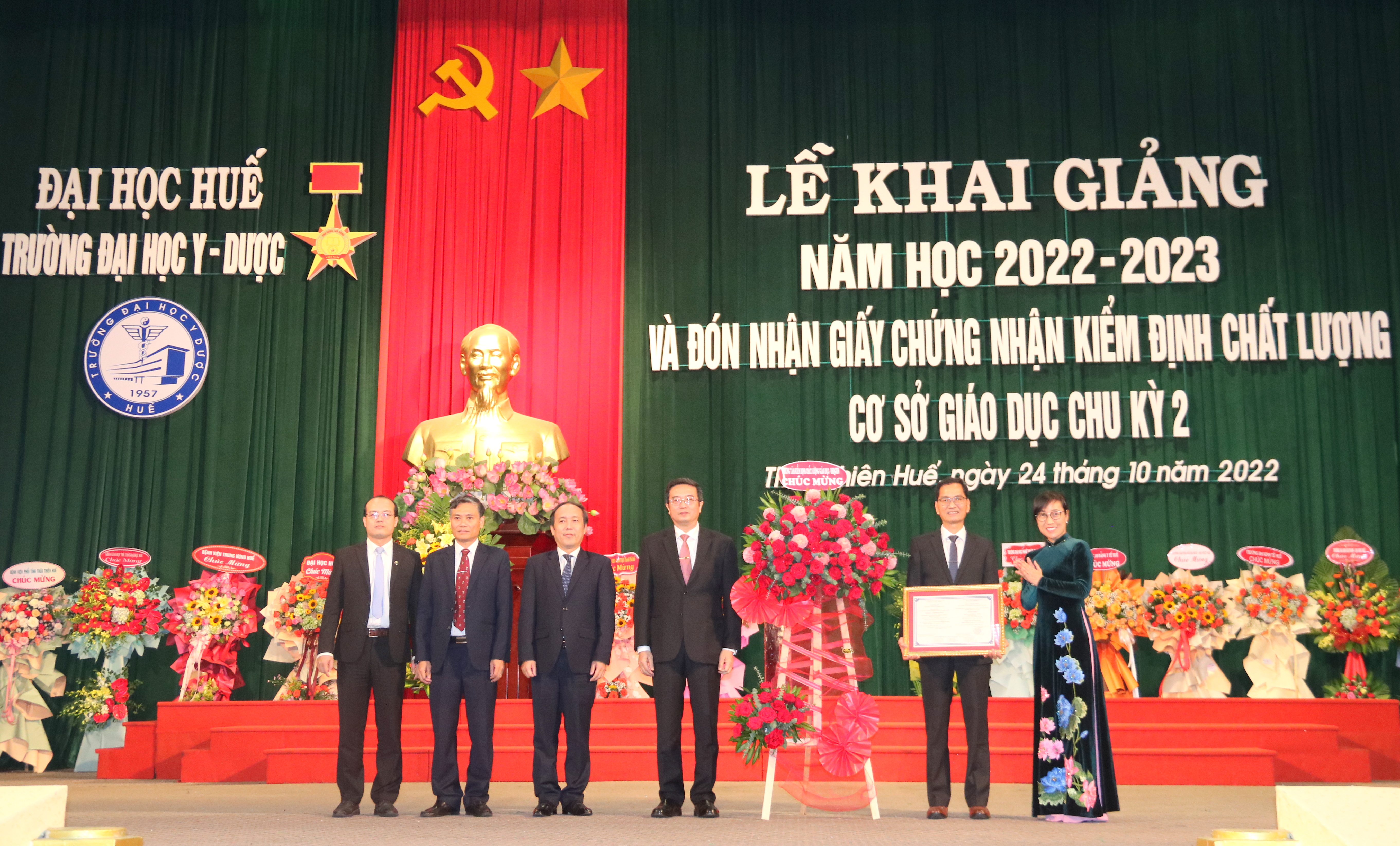 Trường đại học Y - Dược chào đón 1 484 tân sinh viên vào năm học mới