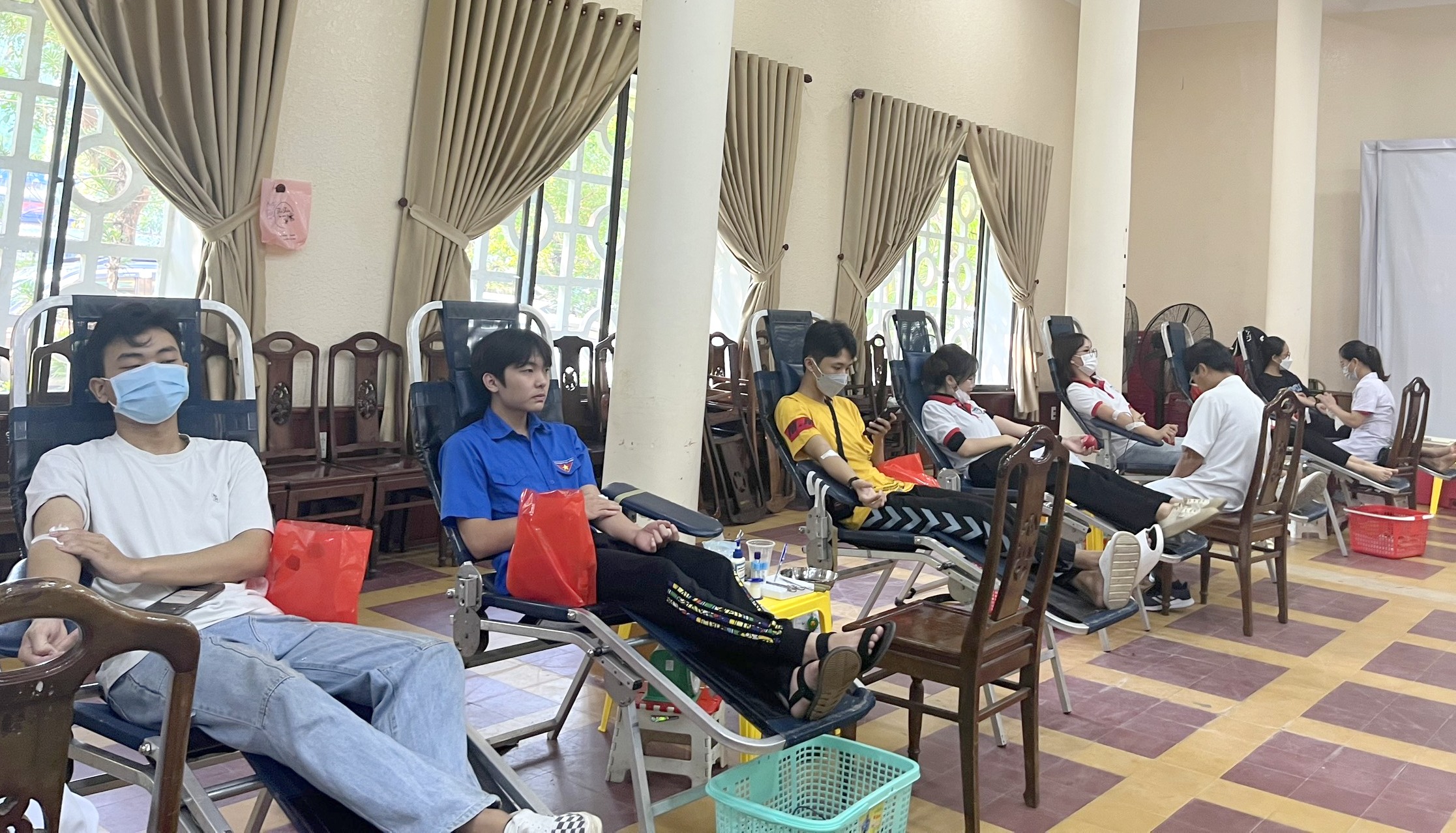 Tiếp nhận gần 190 đơn vị máu từ sinh viên Trường đại học Khoa học