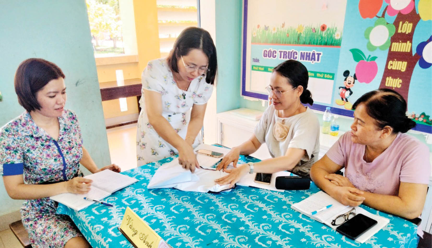 Giáo viên lớn tuổi chạy đua cùng công nghệ