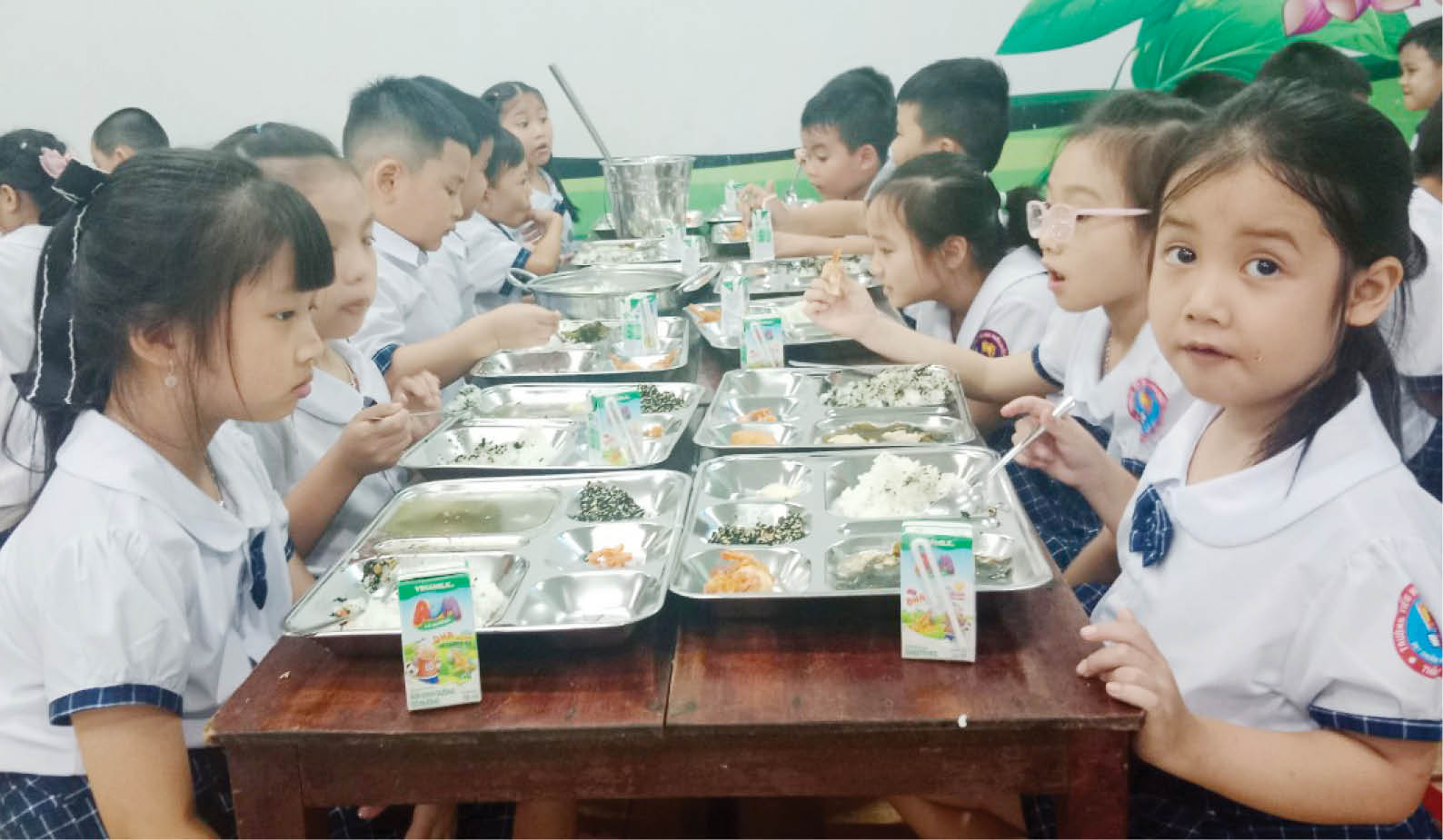 Từ “mo cơm”, mơ về bữa ăn bán trú