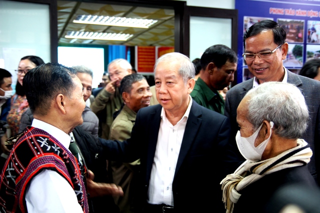 “Dòng họ, làng, bản không có hộ nghèo” Vấn đề là thay đổi nhận thức của bà con
