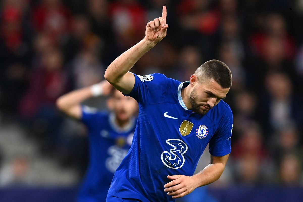 Hạ gục Salzburg, The Blues lọt vào vòng knock-out