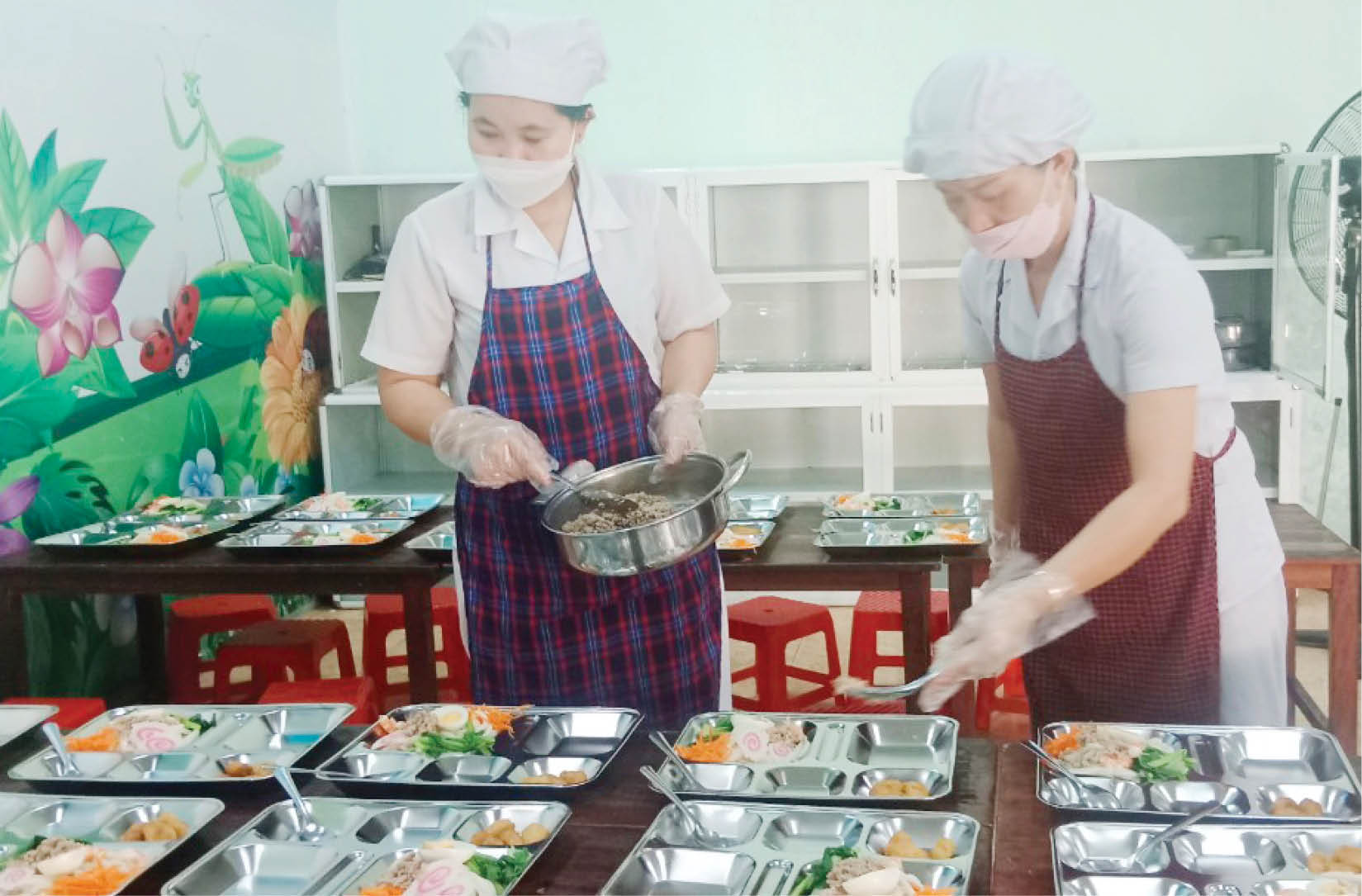 Vui buồn nghề cấp dưỡng trường học