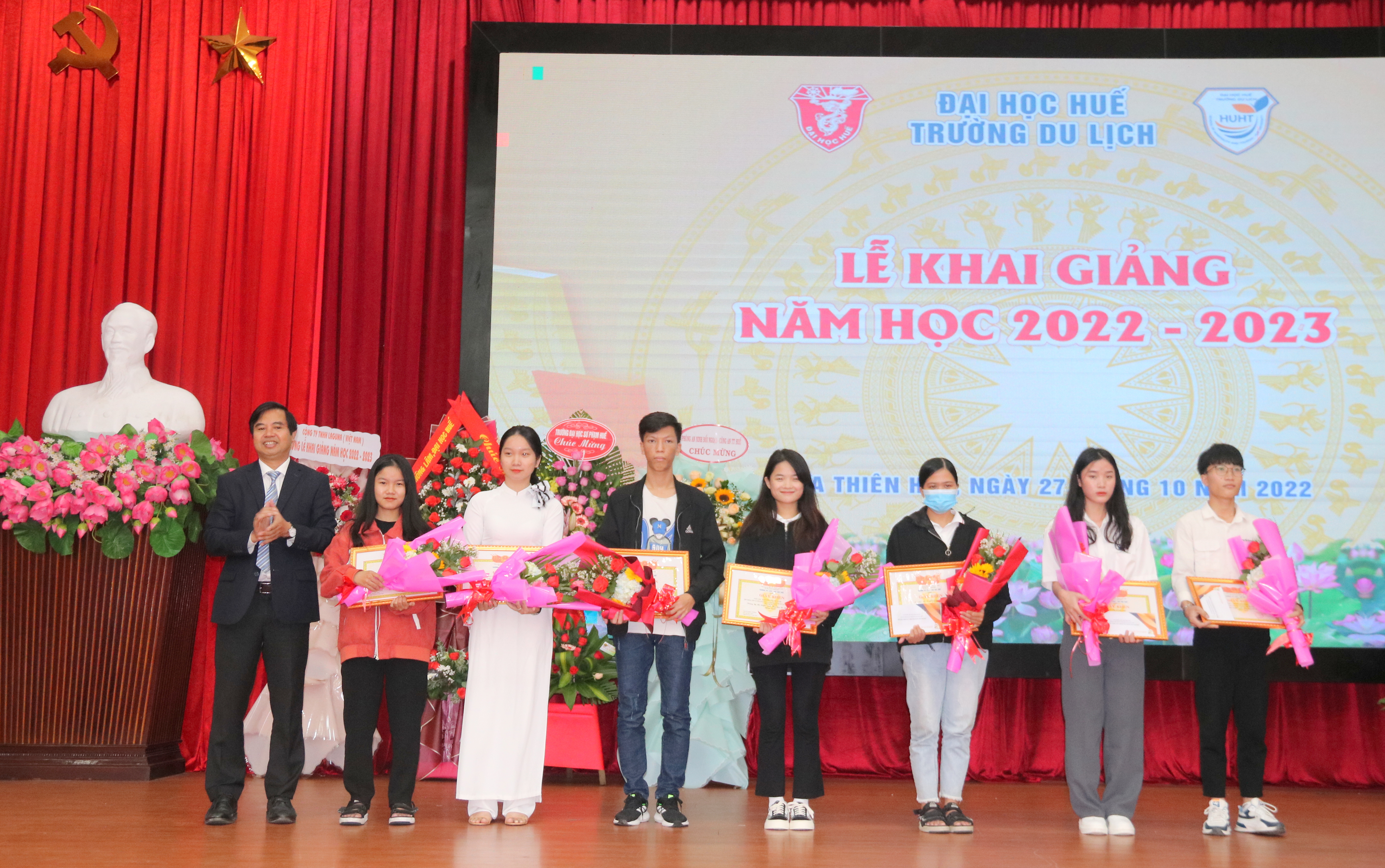 Trường Du lịch - Đại học Huế chào đón 650 tân sinh viên