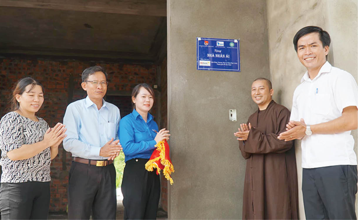 Thanh niên chung tay giảm nghèo