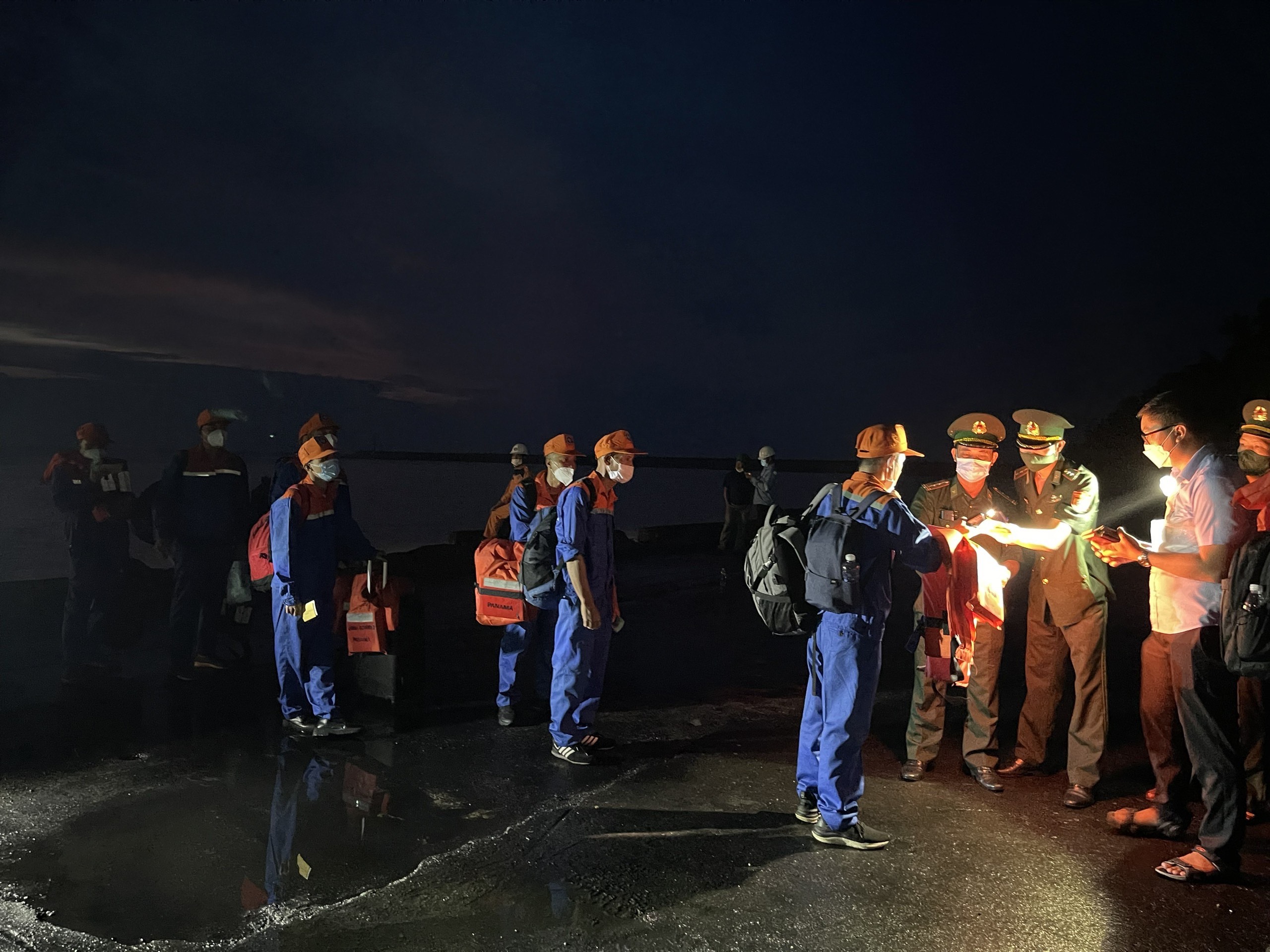 Điểm tựa giữa trùng khơi