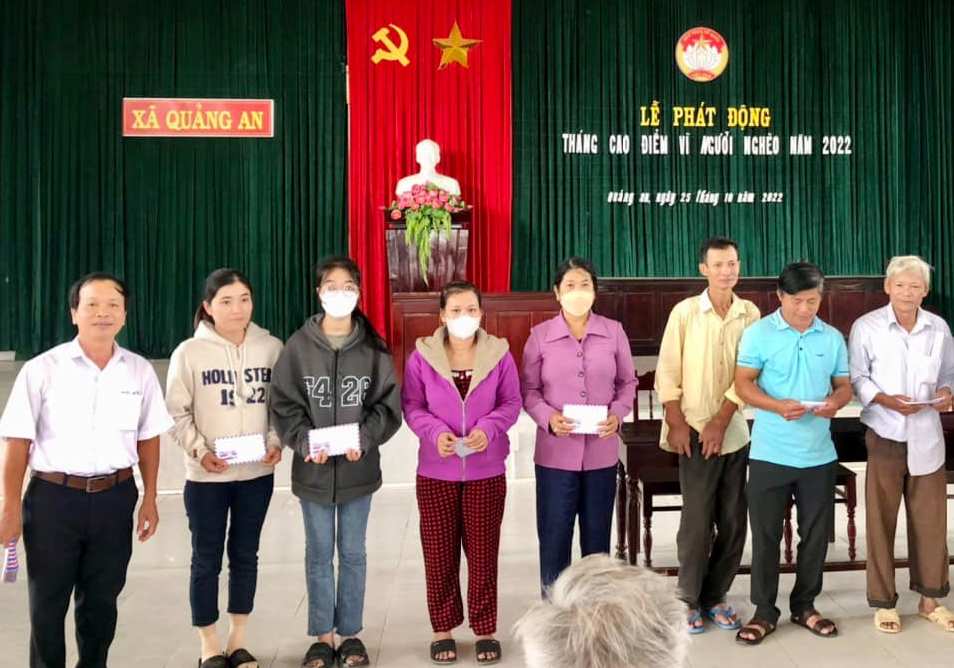 Trao 1 000 suất quà hỗ trợ người dân Quảng Điền ảnh hưởng lũ lụt