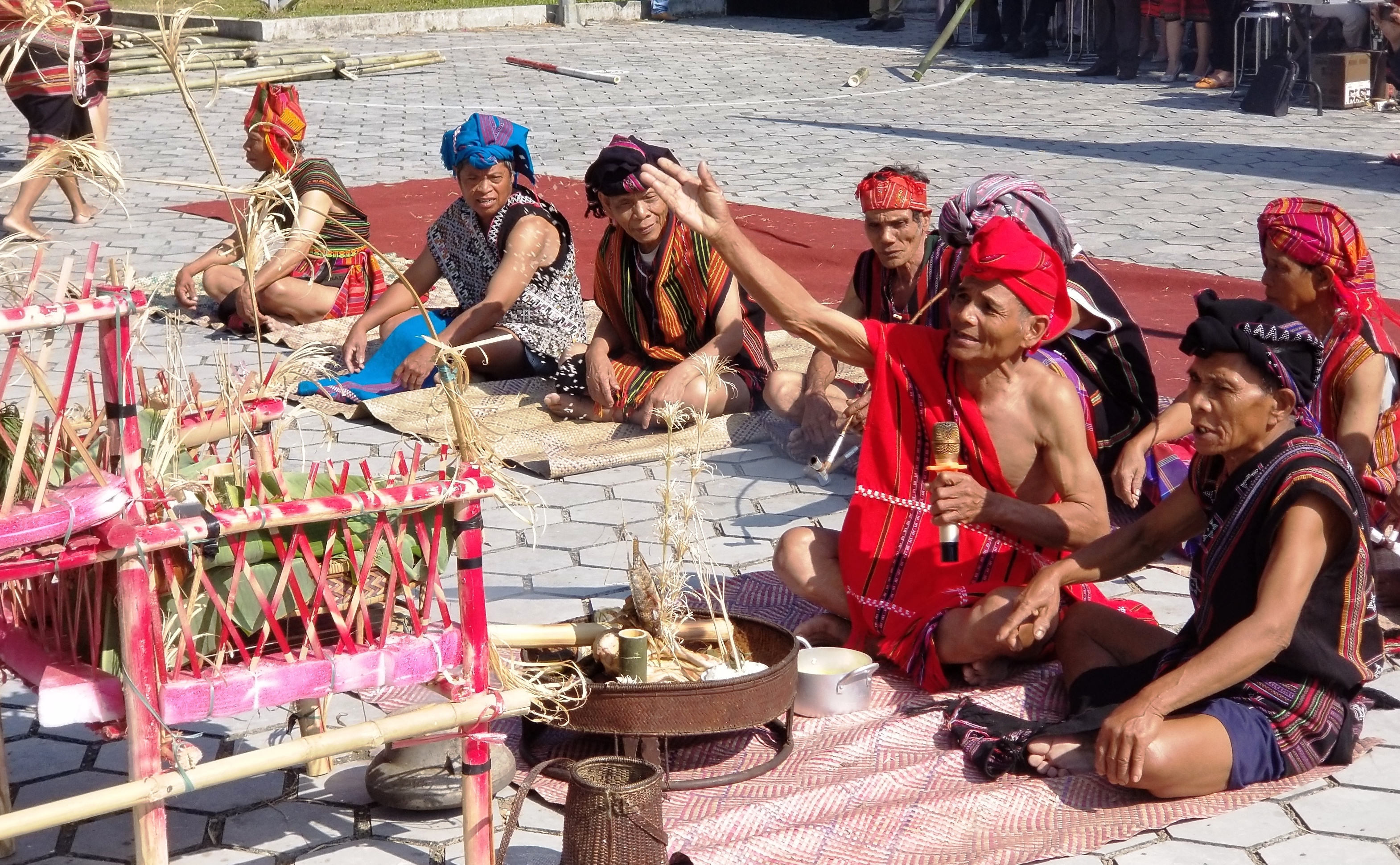 Niềm tin dưới lá cờ Đảng - Kỳ 2 Già làng đi trước, làng nước theo sau