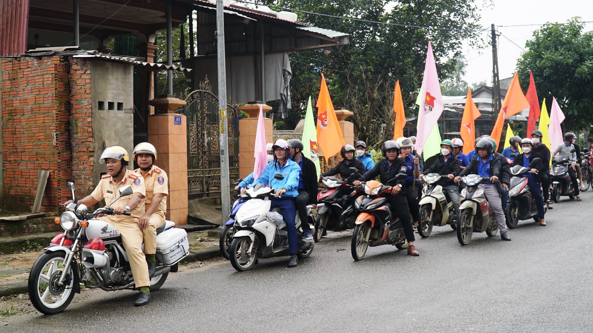 Mang chương trình tuyên truyền an toàn giao thông đến thanh niên miền núi Nam Đông