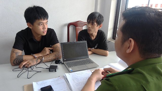 Bắt 2 đối tượng lợi dụng đêm khuya trộm cắp tài sản bên trong xe ô tô