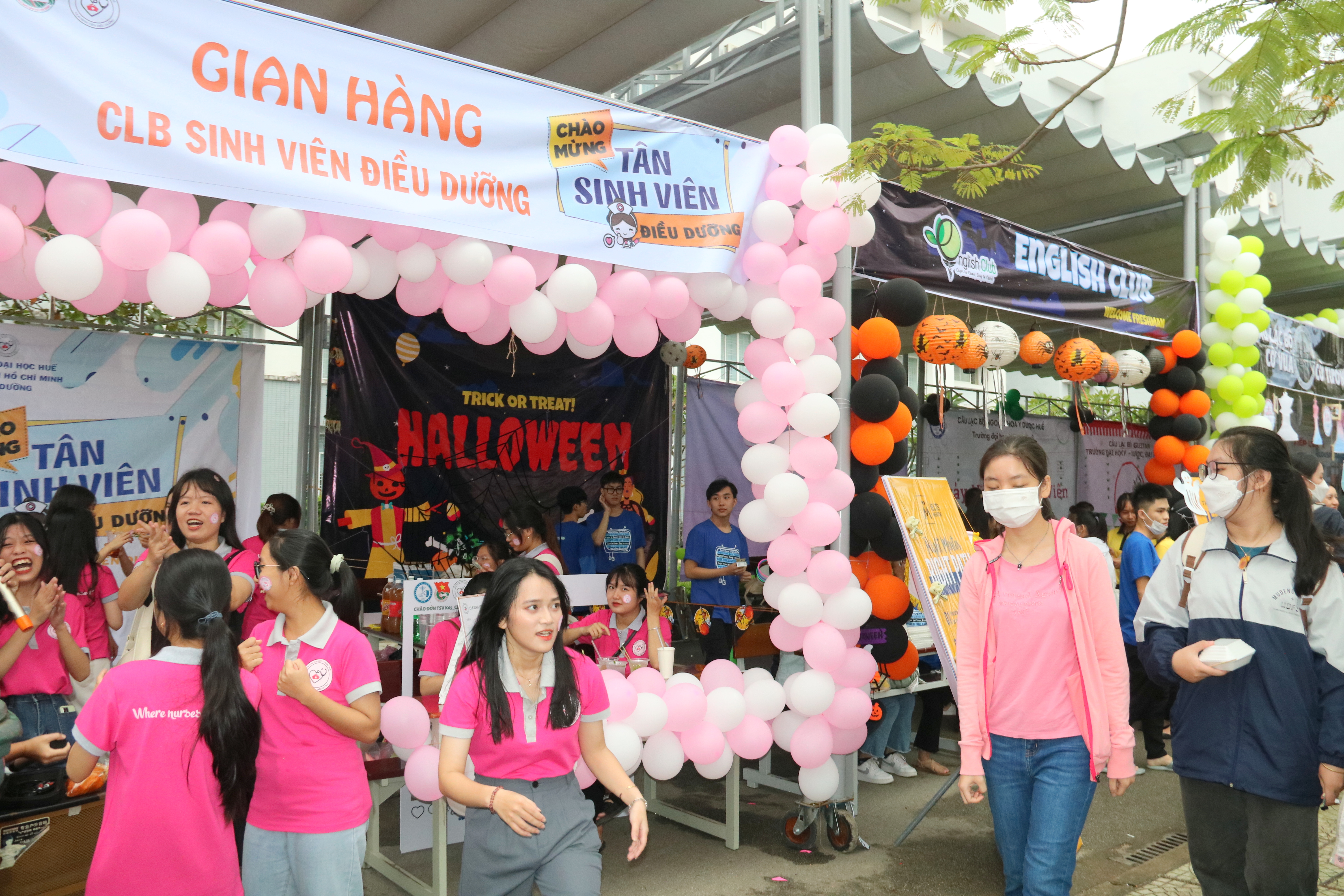 Sôi nổi nhiều hoạt động chào đón tân sinh viên Trường đại học Y - Dược