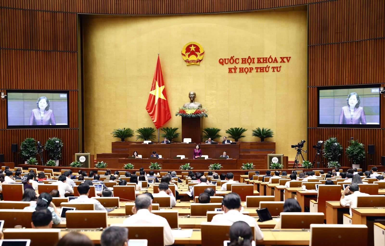 Ngày 2 11, Quốc hội thảo luận ở tổ về 2 dự án Luật