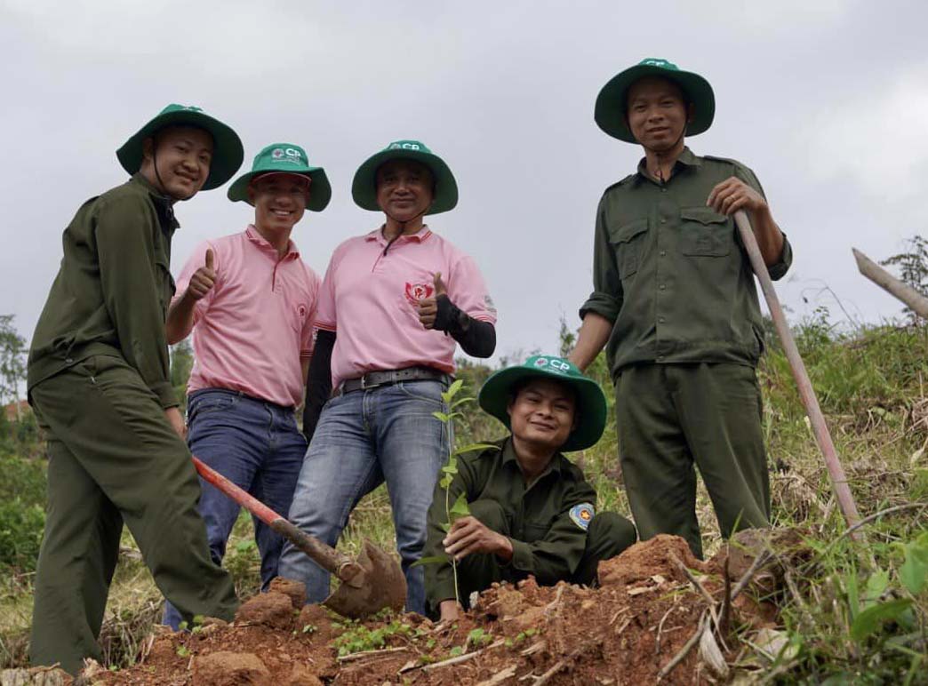 Trồng 2 000 cây bản địa tại khu vực Rào Trăng 3