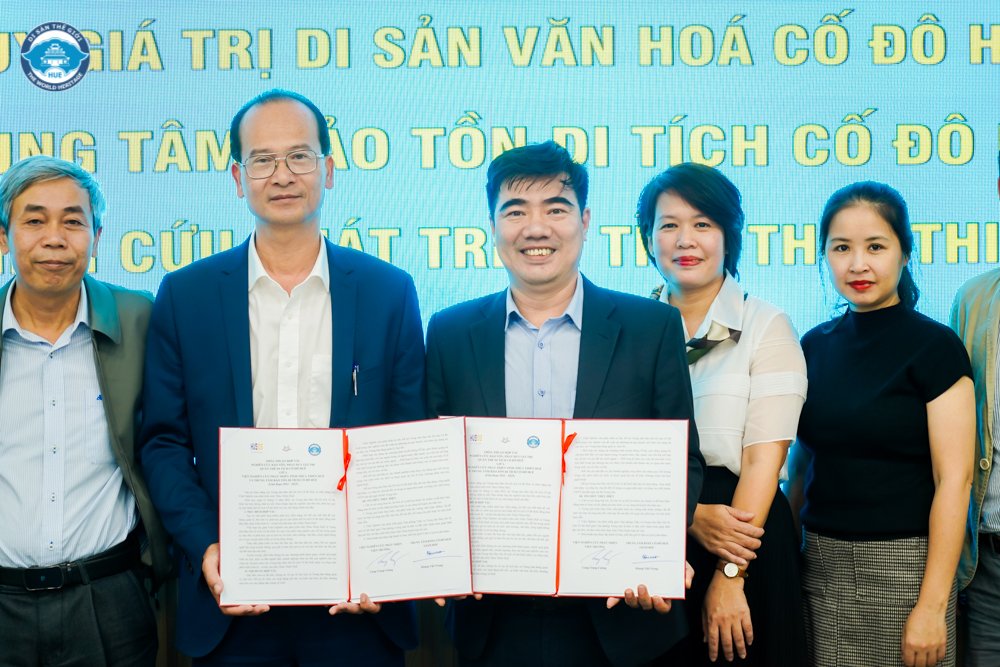 Signing cooperation agreement to preserve and promote the values of the Complex of Hue Monuments