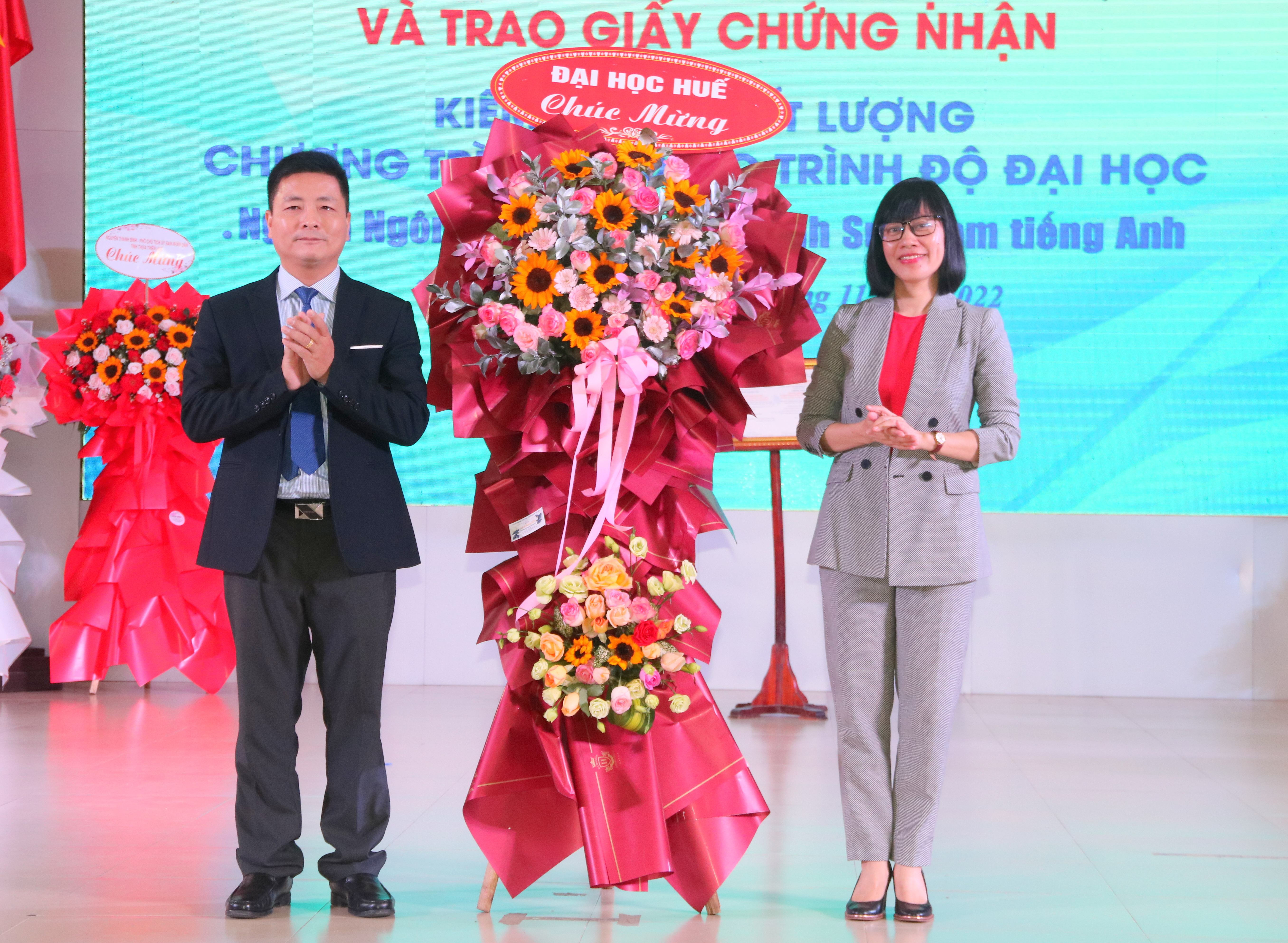 Trường đại học Ngoại ngữ chào đón gần 2 000 tân sinh viên