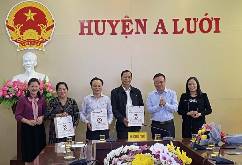 Thành ủy Sơn La thăm, làm việc với huyện A Lưới