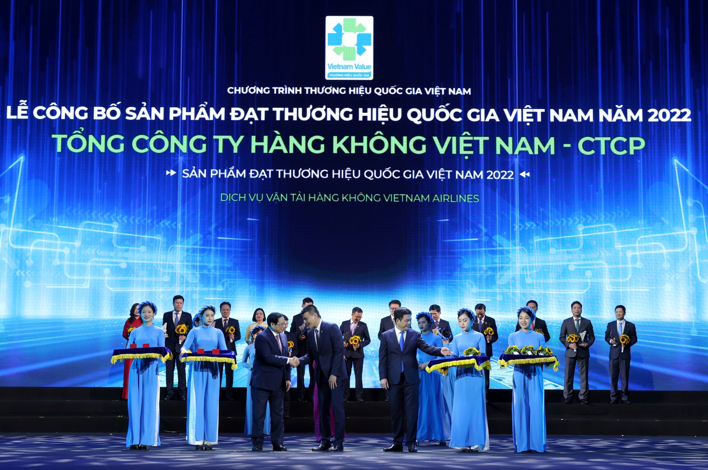Vietnam Airlines được vinh danh doanh nghiệp có sản phẩm đạt Thương hiệu quốc gia năm 2022