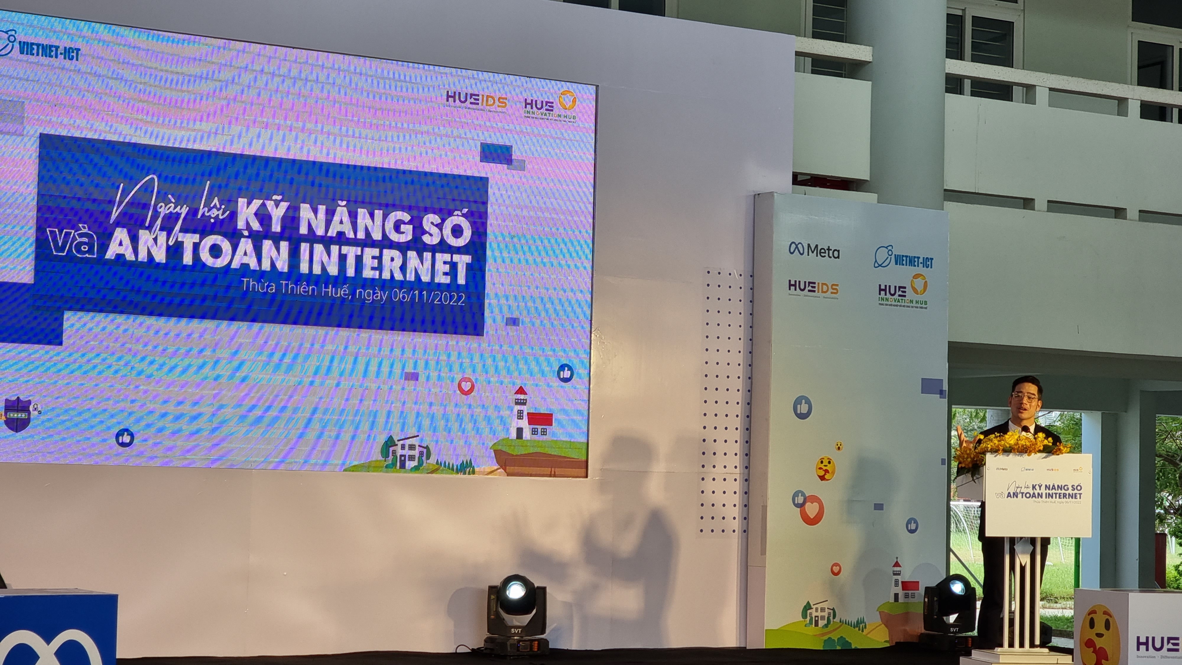 Trang bị kỹ năng số và an toàn Internet cho học sinh