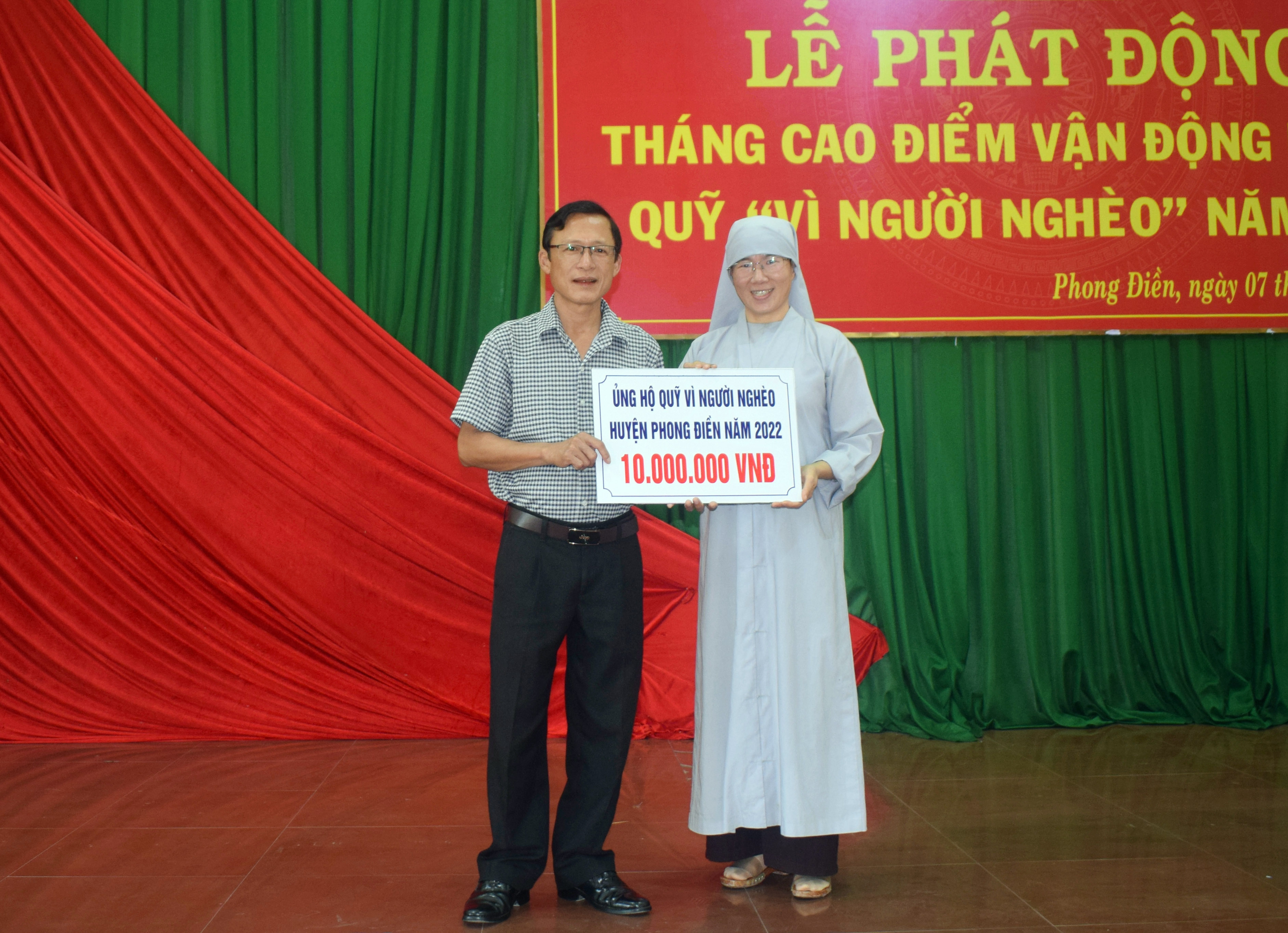 Hơn 90 triệu đồng trong ngày đầu phát động ủng hộ Quỹ Vì người nghèo