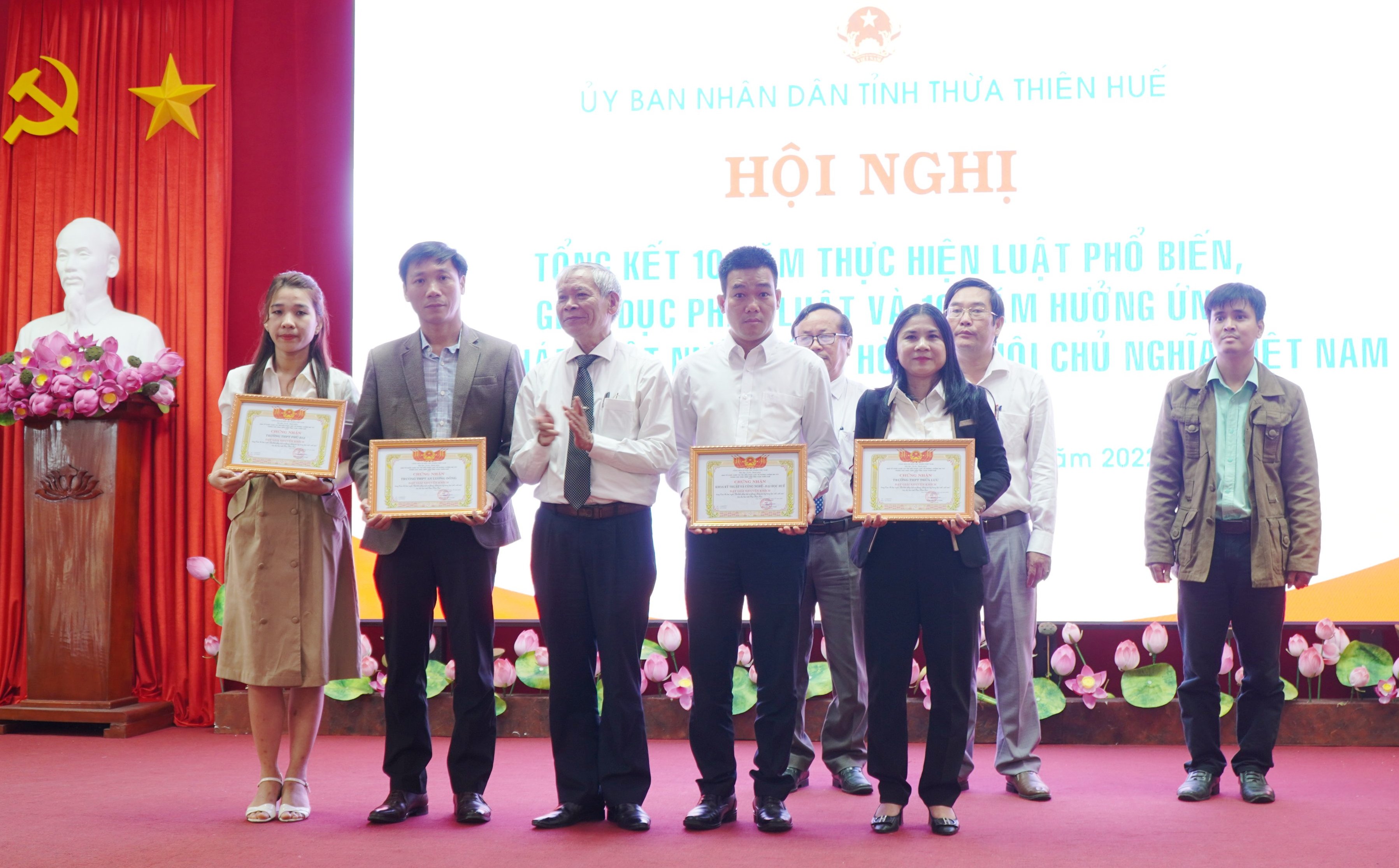 Trao giải cuộc thi “Tìm hiểu pháp luật về phòng, chống ma túy trong học sinh, sinh viên”